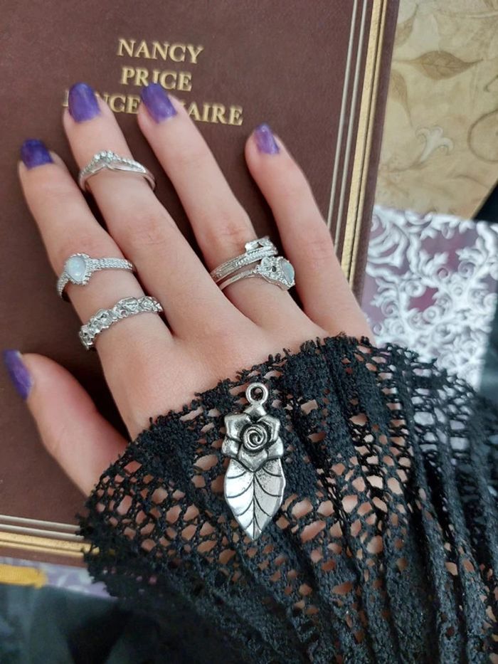 pendentif rose couleur argent