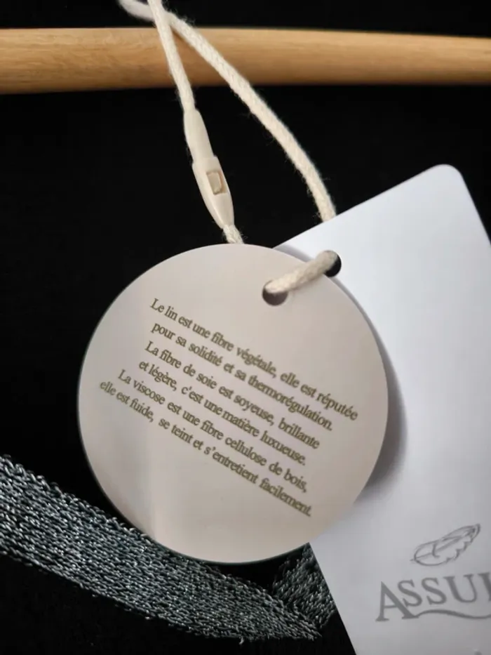 Top pull fin noir Assuili  Taille s  Neuf avec étiquette - photo numéro 3