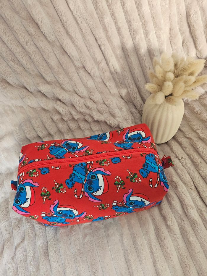Trousse de toilette / maquillage stitch rouge - photo numéro 2