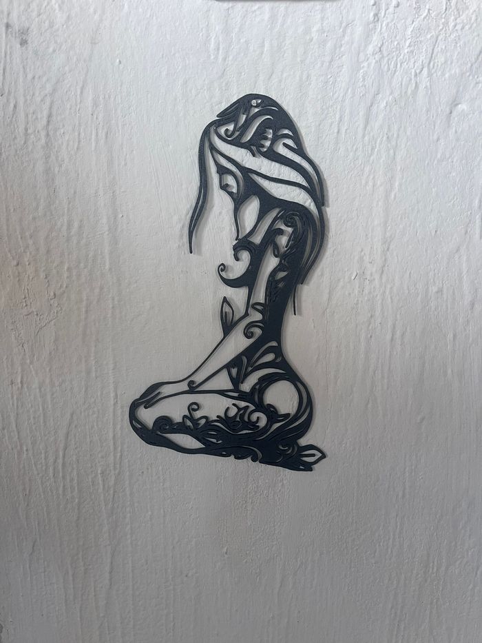 Art Mural Femme Assise