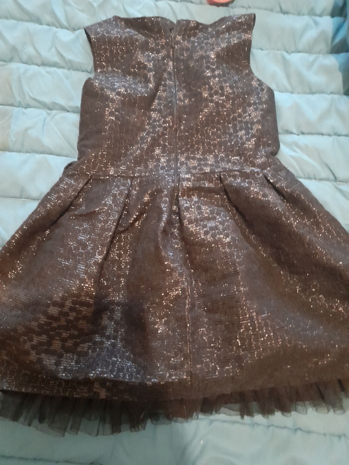 Robe noir qui brille