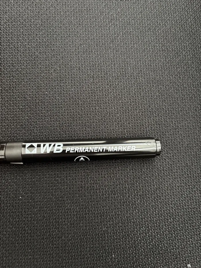 Marker permanent noir - photo numéro 3