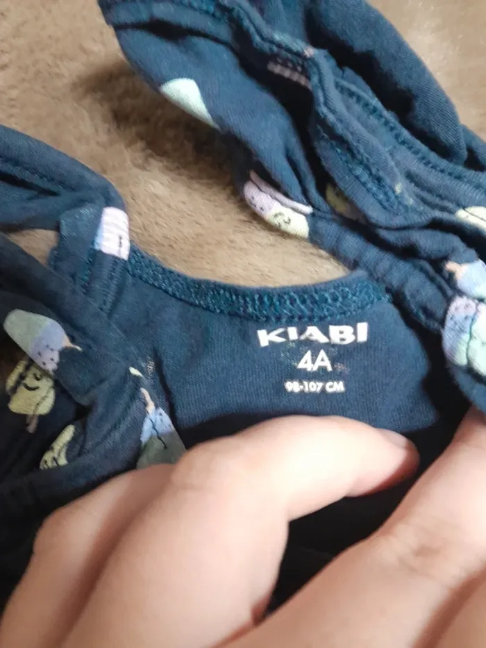 Robe bleu marine à motif glaces - Très bon état - Taille 4 ans - Kiabi - photo numéro 2