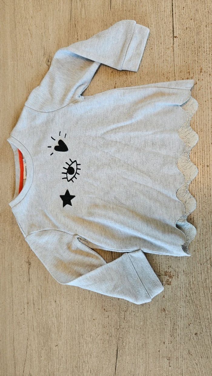 Pull léger gris clair brillant, manches longues, Noukie's, 5 ans, neuf - photo numéro 3