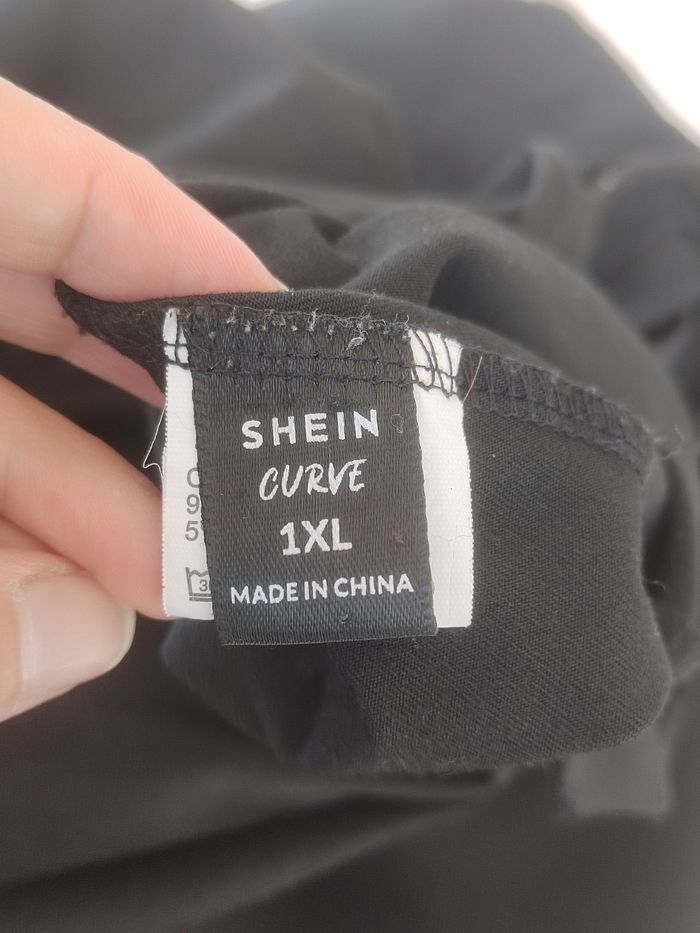 Haut noir à fines bretelles femme Shein taille 46  – Très bon état - photo numéro 5