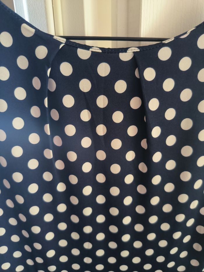 Robe bleue marine à pois blancs - photo numéro 2
