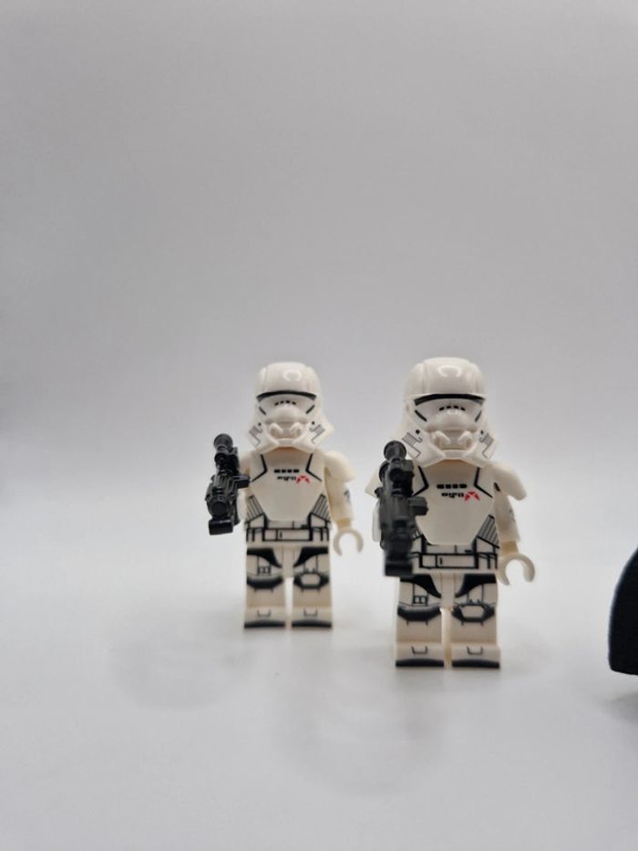 Figurines type lego Sith Kylo Ren + 4 stormtroopers avec jetpack star wars - photo numéro 3