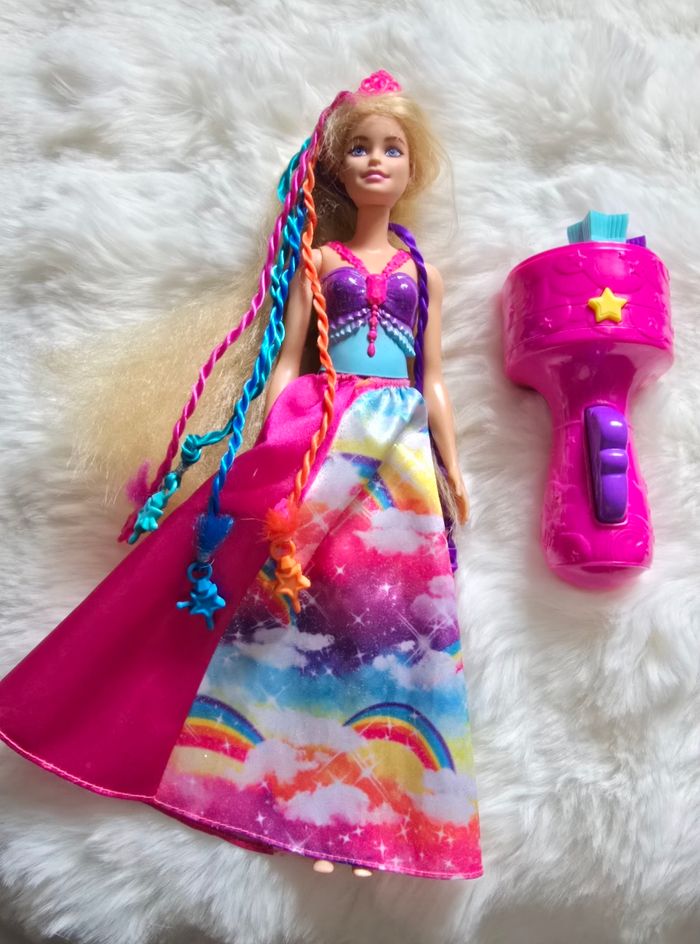 Barbie tresses magiques en très  bon état