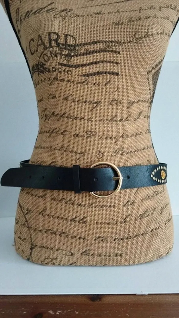Ceinture noire clous doré effet pierres orange