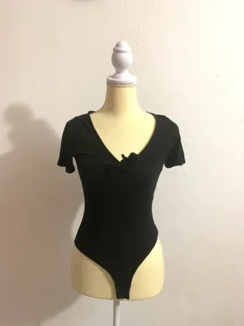 Body noir côtelé à nœud – Jennyfer – Taille S