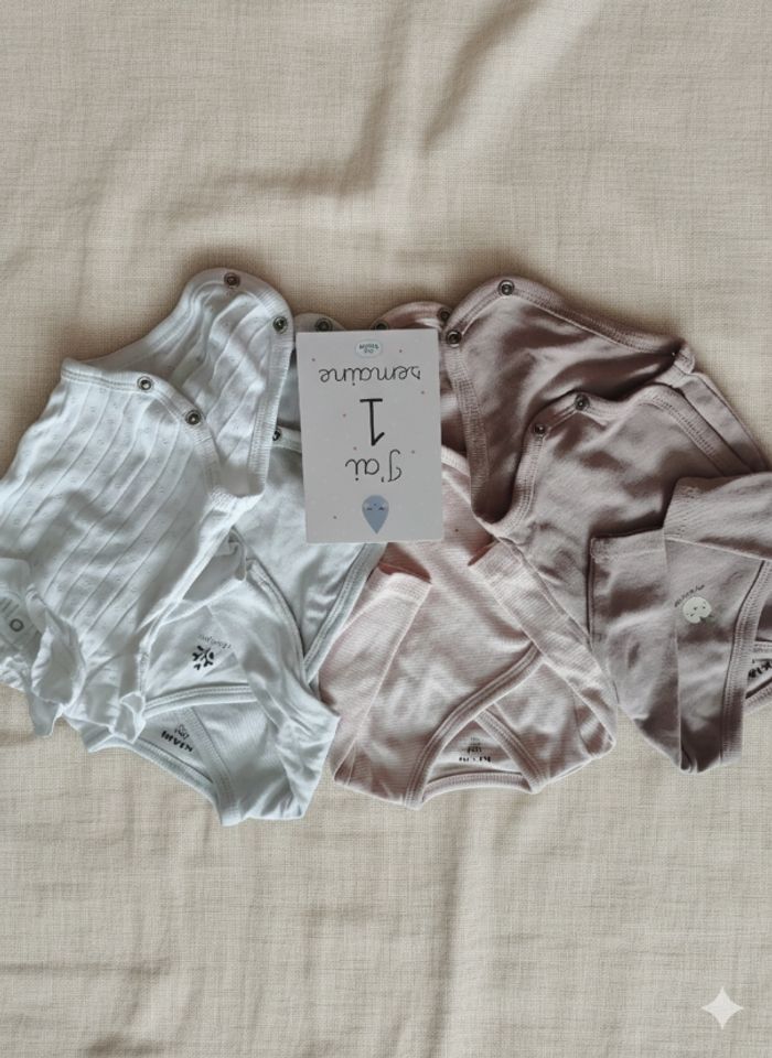 Lot naissance - gigoteuse tog 3, 7 pyjamas et 4 bodies - photo numéro 7