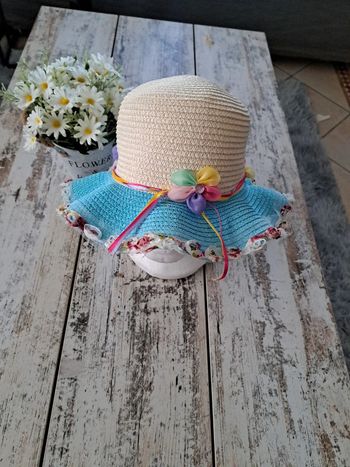 Chapeau fleuri & strass