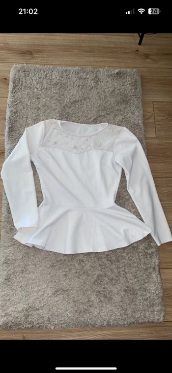 Pull avec perles ( manque étiquette avec taille)