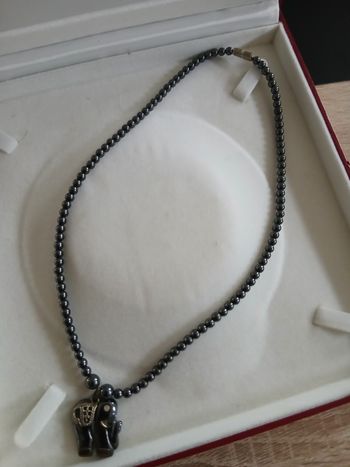 Collier en perles de lave