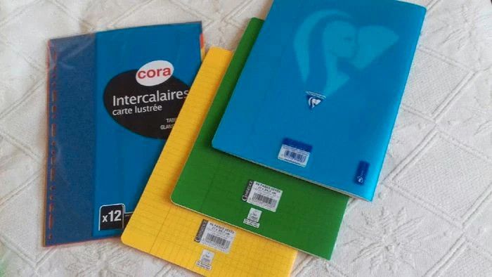 Lot fournitures scolaires NEUF cahiers + intercalaires - photo numéro 2