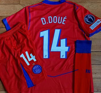 Tenue de sport taille 8 ans modèle 2026 rouge 