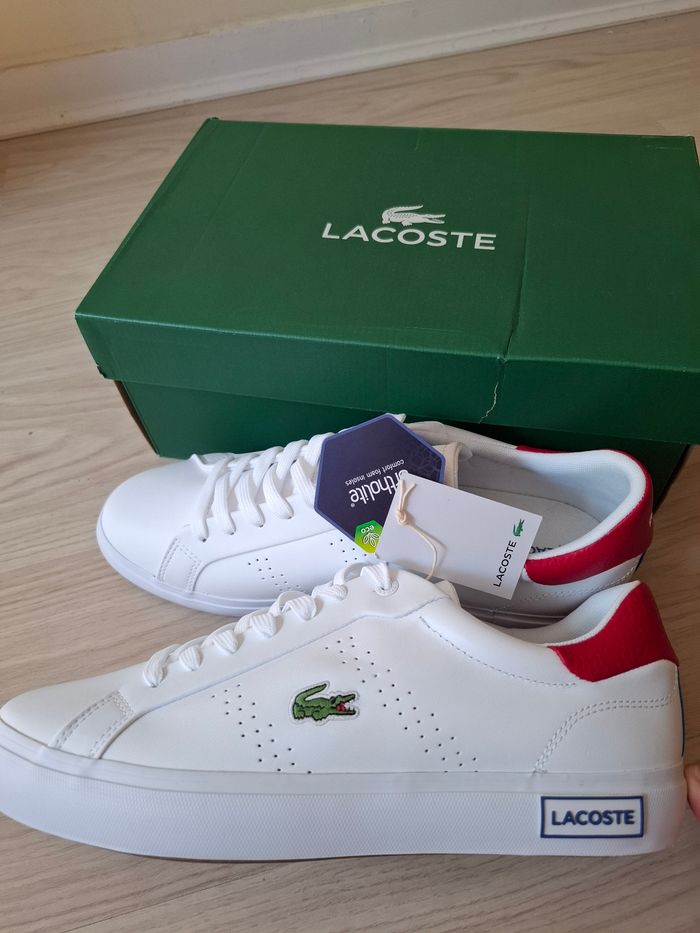 Baskets Lacoste t.42 Neuf jamais porte 100%Cuir valeur 145€ - photo numéro 2