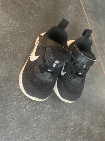 Basket Nike taille 19,5 en très bonne état 