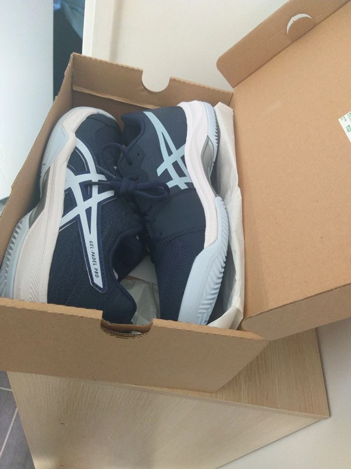 Basket Asics neuve - photo numéro 5