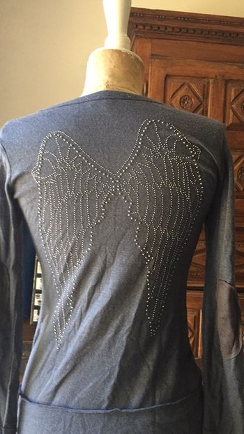 Pull bleu gris tunisien ailes dans le dos