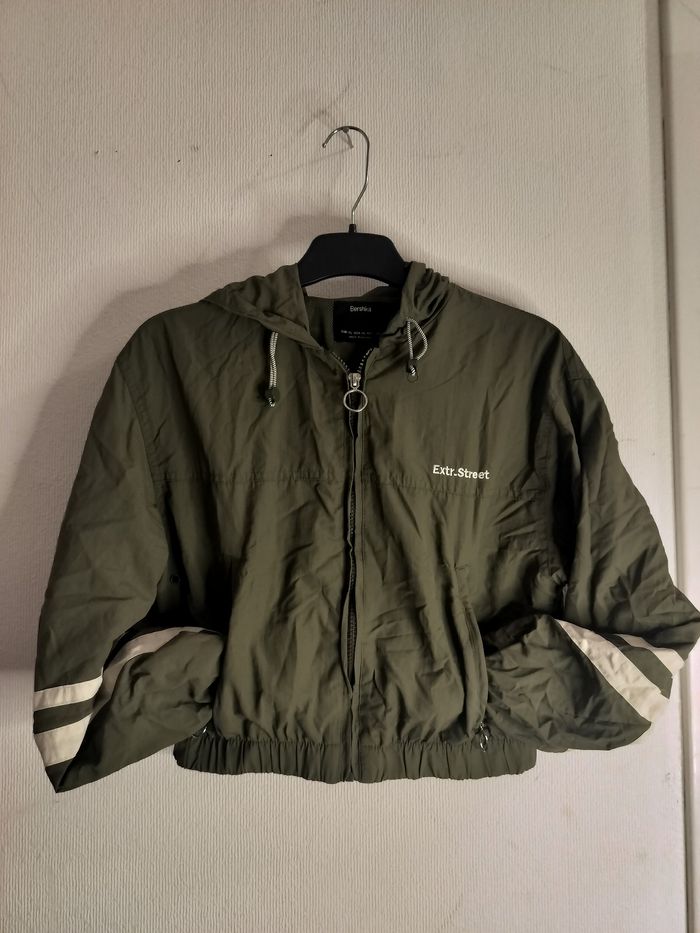 Petit gilet Bershka de sport kaki crop top - photo numéro 9