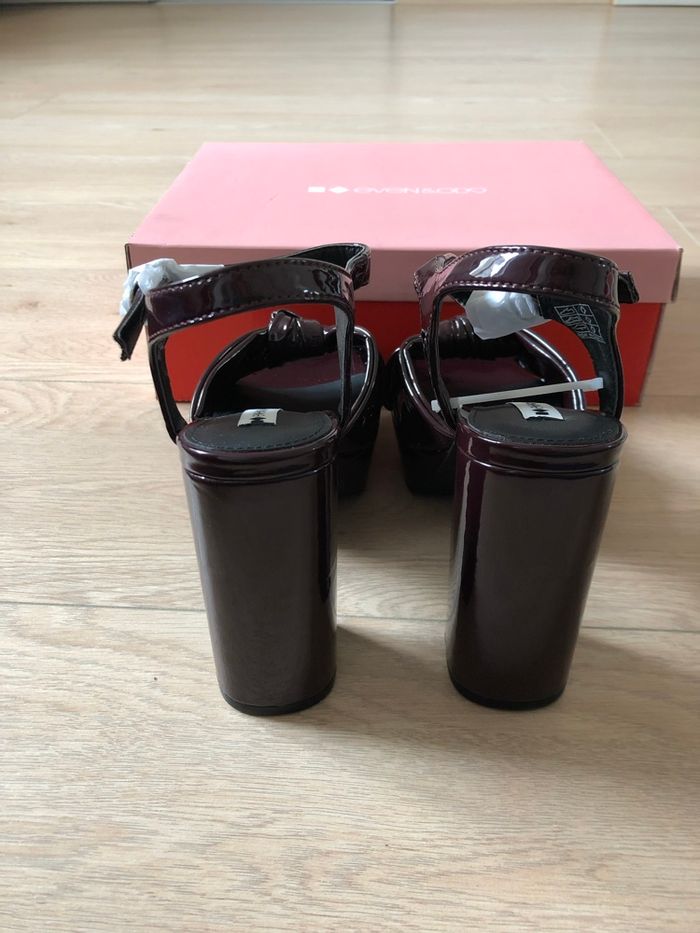 Escarpins ouverts vernis prunes neufs Even&Odd pointure 37 - photo numéro 5