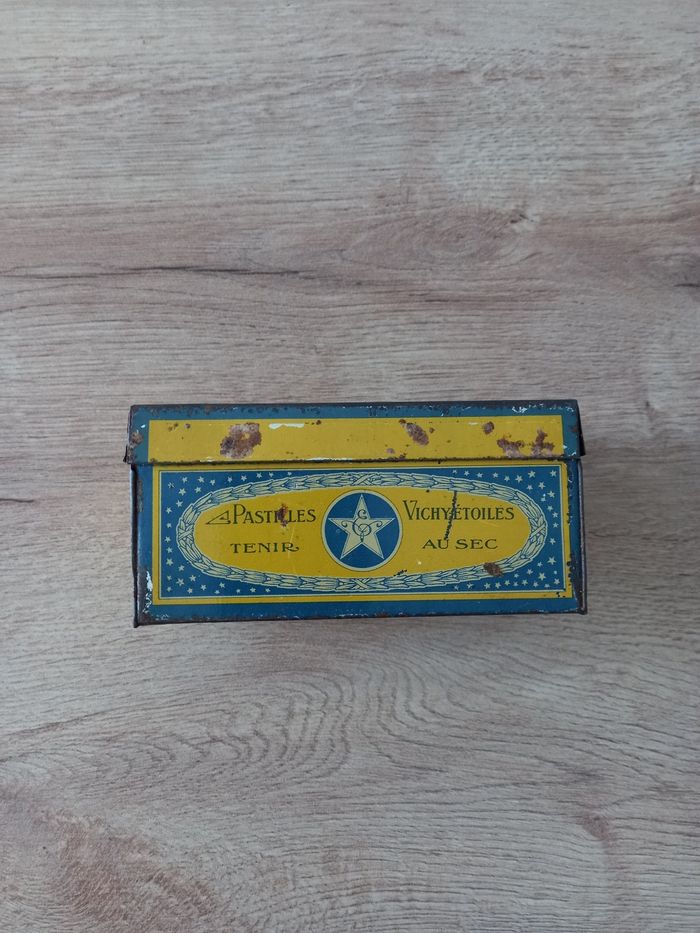Boite ancienne en métal " Vichy Étoiles " - photo numéro 3