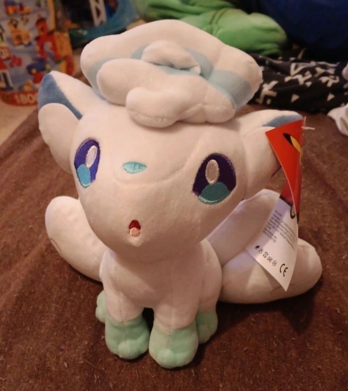 Peluche goupix d alola neuve pas de relais colis