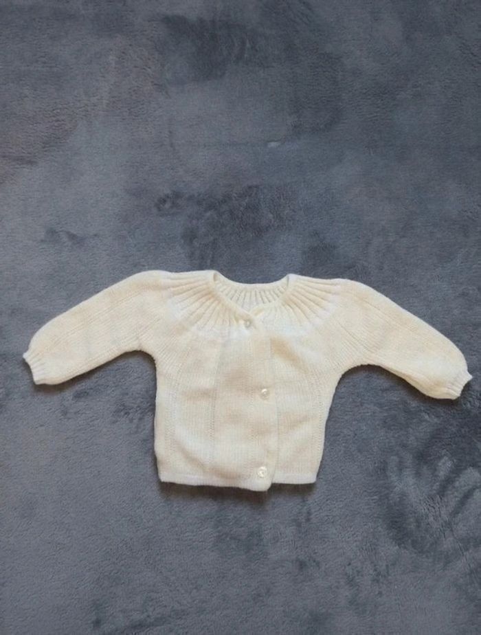 Lot brassière + gilet jaune naissance + chaussons - photo numéro 2