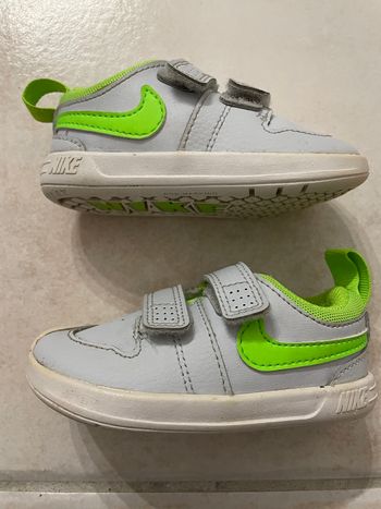 Paire de basket Nike bébé pointure 21