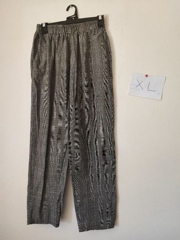 7 – Pantalon à carreaux / motif prince-de-galles 🖤👖