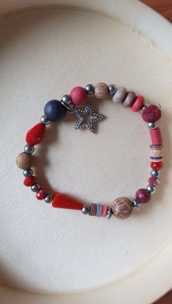 Bracelet fantaisie élastique rouge