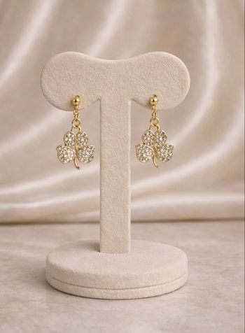 🍀 Boucles d’oreilles trèfle scintillant 🍀