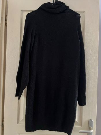 Robe pull noir à col roulé