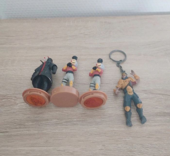 Lot figurine tampons et porte clef fornite - photo numéro 3
