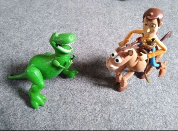 Lot de 3 figurines articulées toy story, dino, cheval et personnage woody Disney Pixar,