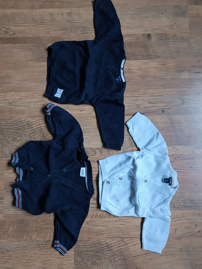 Lot du pulls garçon 3 mois - photo numéro 2