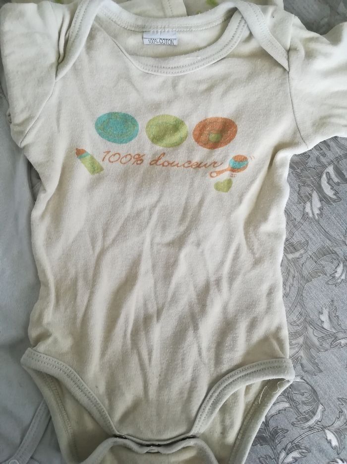 Lot de 5 bodies ml 6 mois - photo numéro 2
