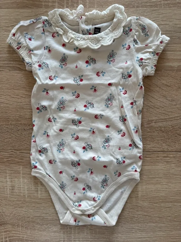 Body blanc motifs fleurs et tortues Sergent Major 12 mois BE - photo numéro 2