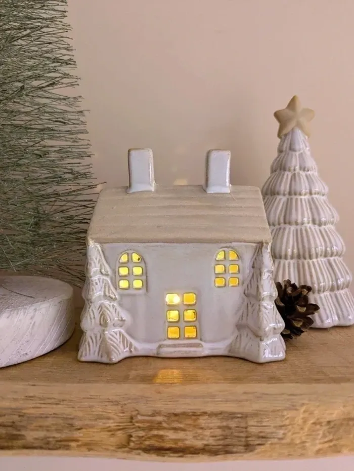 Petite maisonnette lumineuse en céramique, éclairage led – NEUVE - photo numéro 4