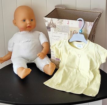 T-shirt bébé fille 6 mois – jaune clair avec petit cœur 💛