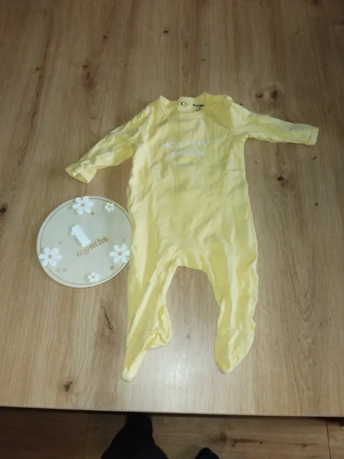 2 pyjamas  léger 1 mois - photo numéro 2