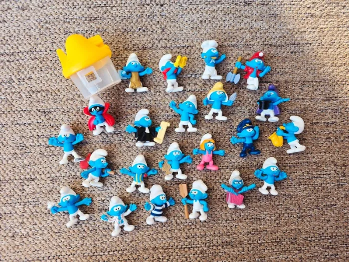 Lot 23 Jouets figurines Schtroumpfs Mcdo