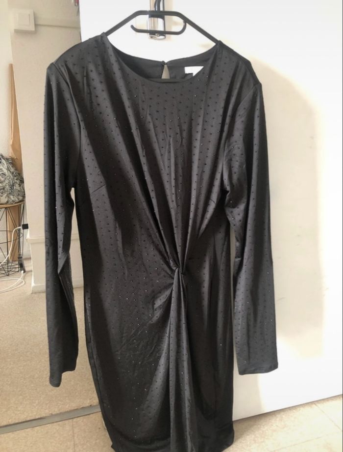 Robe noire à strass M tbe