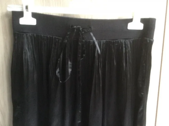 Jupe noire satinée t38 - photo numéro 2