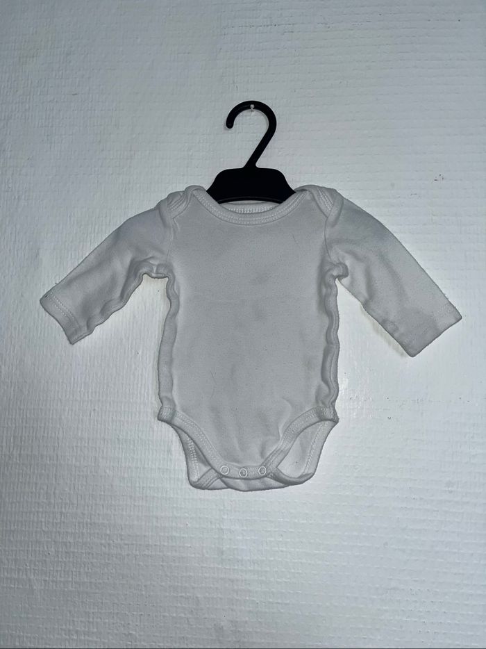 Lot bodies 1 mois - photo numéro 7