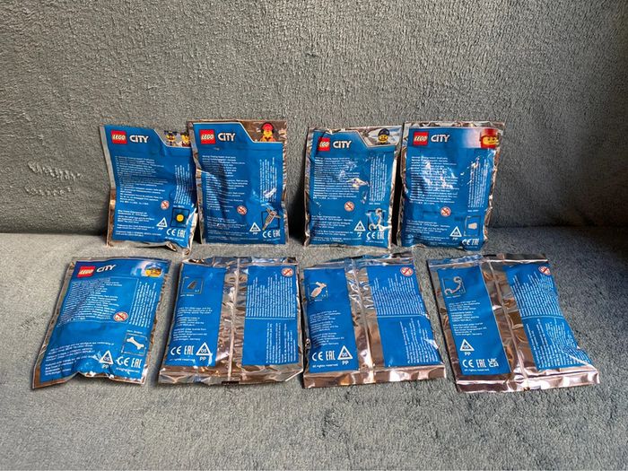 Lot de 8 petits sachets lego city différents - photo numéro 6