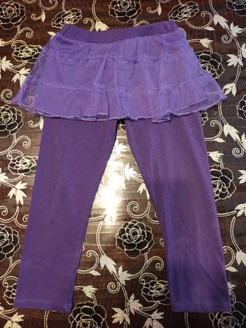 Pantalon violet avec jupe intégrée en voile
