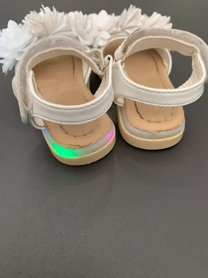 Jolie sandales lumineuses taille 20 - photo numéro 7