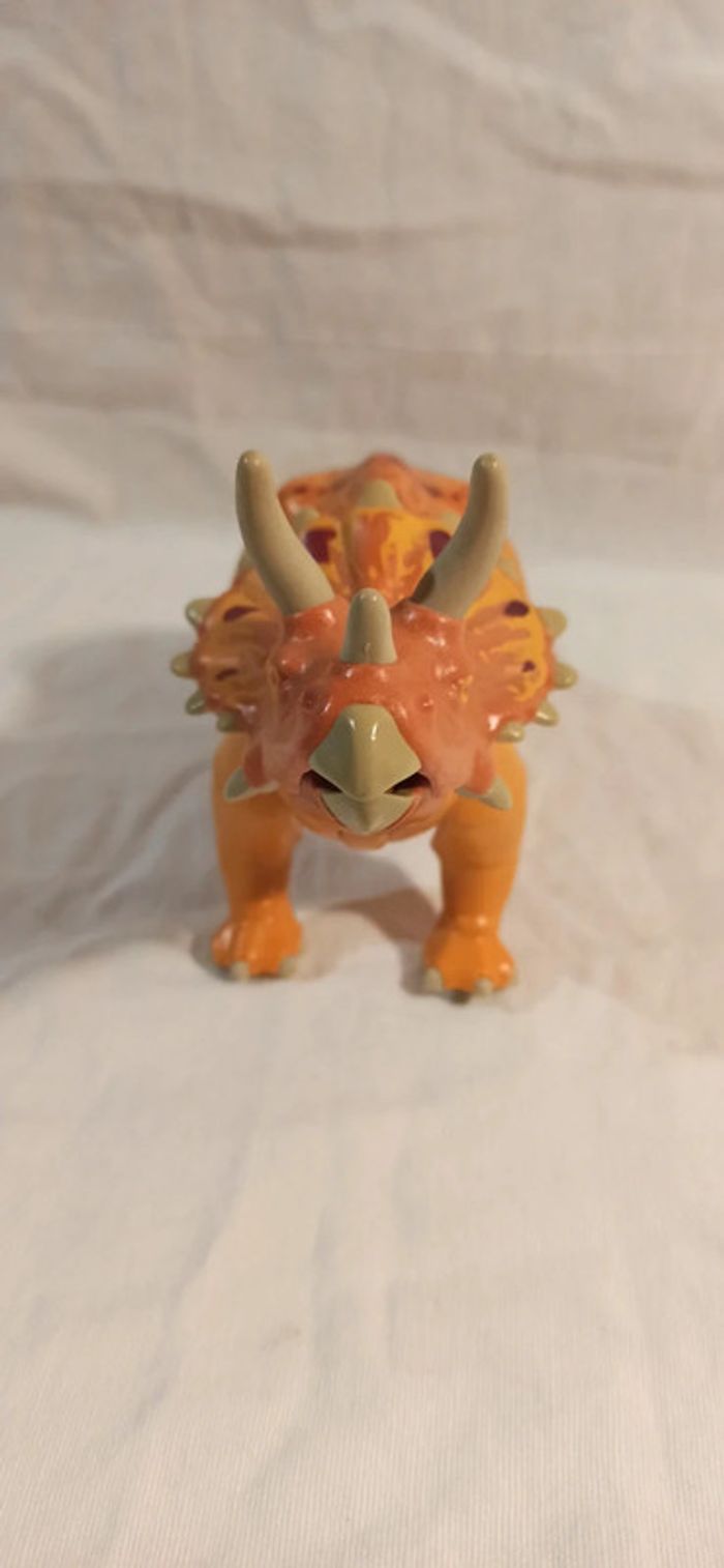 Dinosaure triceratops orange playmobil - photo numéro 2